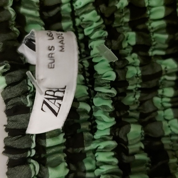 Zara Cropped Tube Top with Puffy Sleeves - Picture 3 of 9